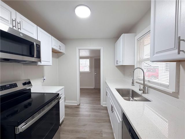 5229 E 8th Street, Kansas City, MO 64124