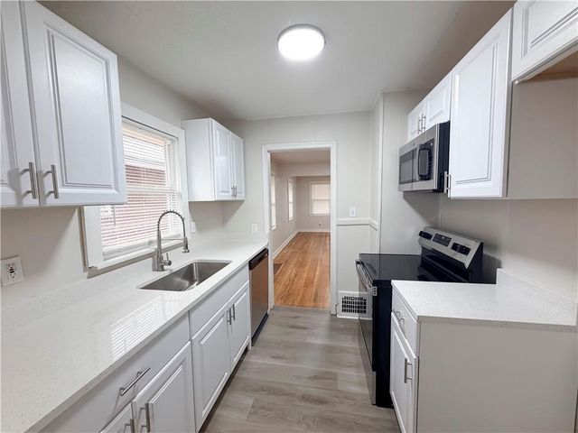 5229 E 8th Street, Kansas City, MO 64124