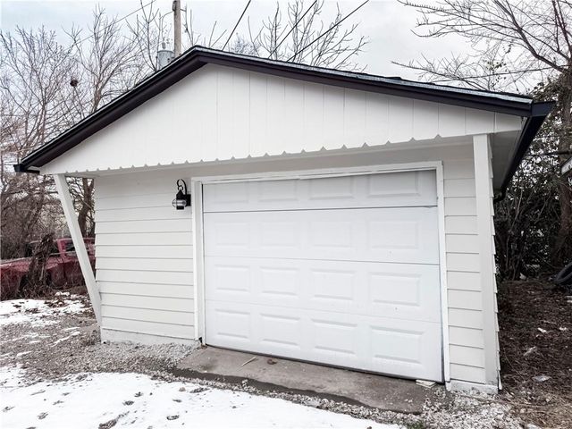 5229 E 8th Street, Kansas City, MO 64124