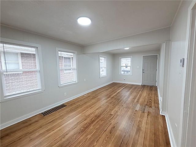 5229 E 8th Street, Kansas City, MO 64124