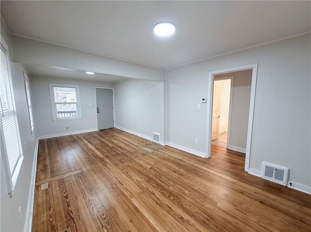 5229 E 8th Street, Kansas City, MO 64124