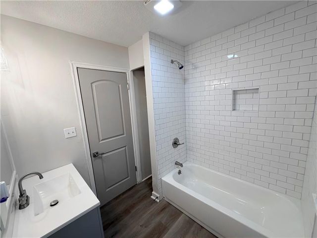 5229 E 8th Street, Kansas City, MO 64124