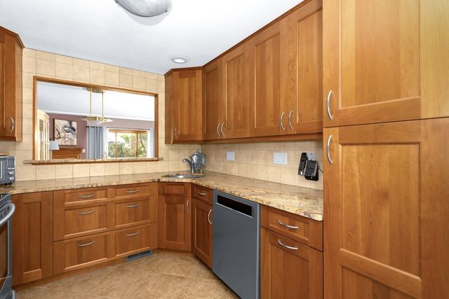 22 Hawthorne Vlg D, Franklin, MA 02038