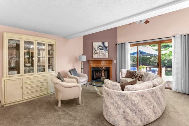 22 Hawthorne Vlg D, Franklin, MA 02038