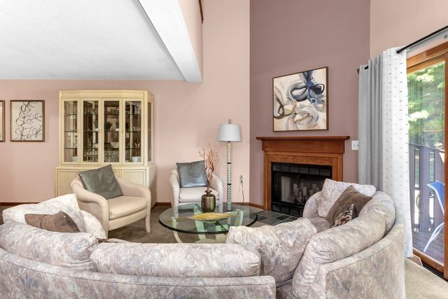 22 Hawthorne Vlg D, Franklin, MA 02038