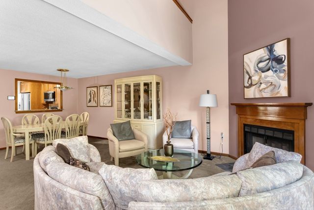 22 Hawthorne Vlg D, Franklin, MA 02038