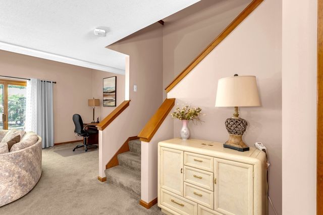 22 Hawthorne Vlg D, Franklin, MA 02038