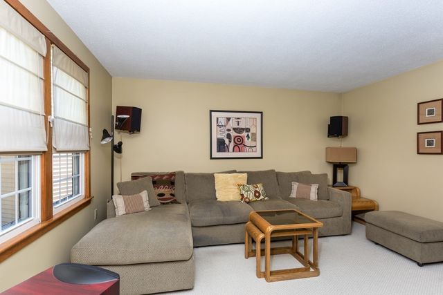 22 Hawthorne Vlg D, Franklin, MA 02038