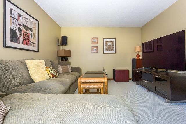 22 Hawthorne Vlg D, Franklin, MA 02038