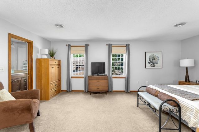 22 Hawthorne Vlg D, Franklin, MA 02038