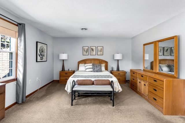 22 Hawthorne Vlg D, Franklin, MA 02038