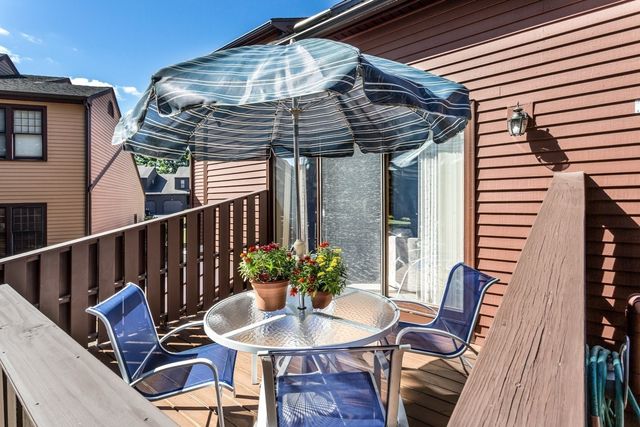 22 Hawthorne Vlg D, Franklin, MA 02038