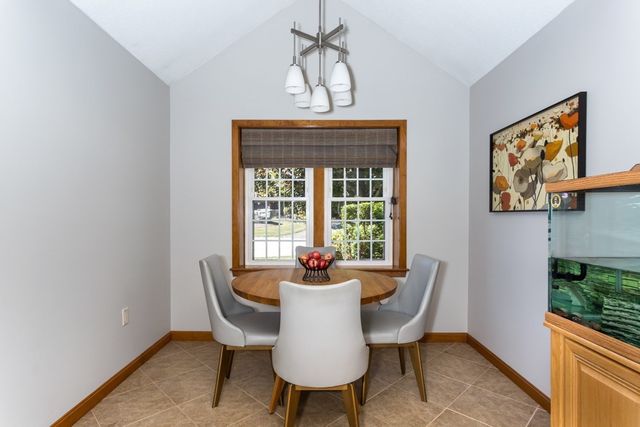 22 Hawthorne Vlg D, Franklin, MA 02038