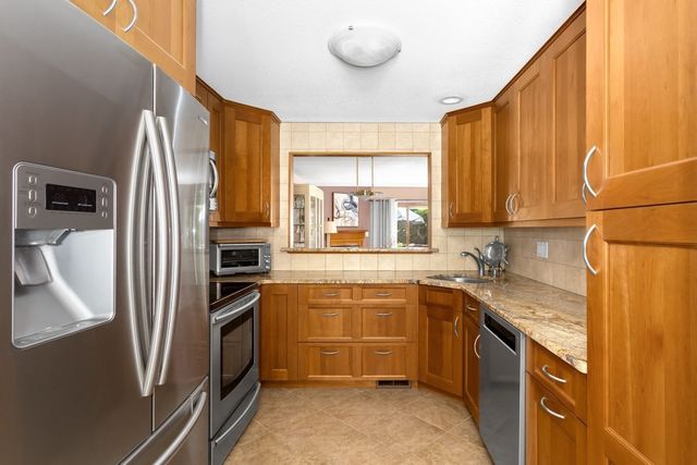 22 Hawthorne Vlg D, Franklin, MA 02038