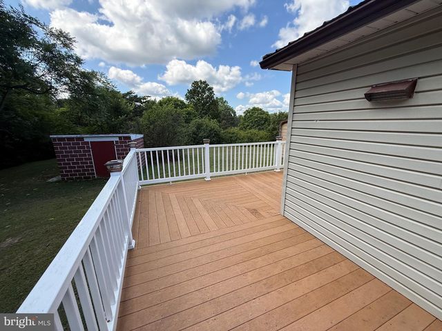 260 BENNETT LN, Berkeley Springs, WV 25411