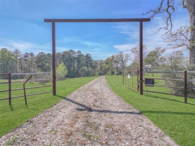 299 N Ghost Branch Road, Trinity, TX 75862