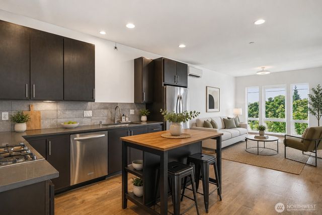 6704 15th Avenue NW, Seattle, WA 98117