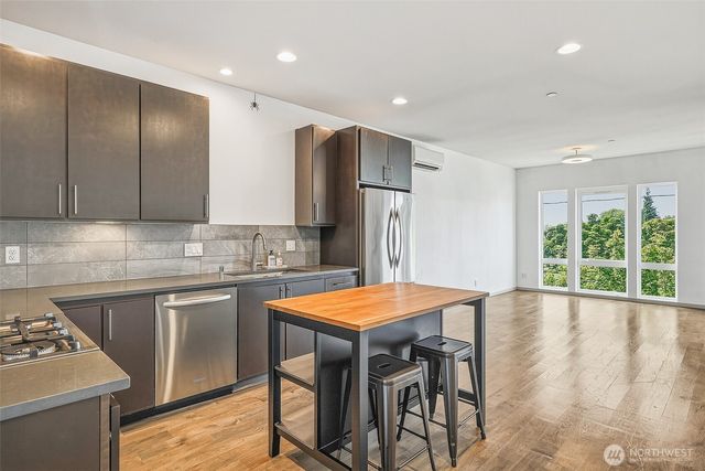6704 15th Avenue NW, Seattle, WA 98117