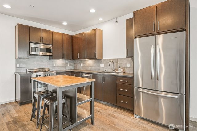 6704 15th Avenue NW, Seattle, WA 98117