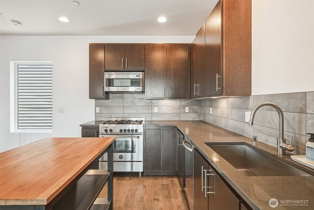 6704 15th Avenue NW, Seattle, WA 98117