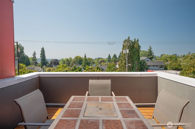 6704 15th Avenue NW, Seattle, WA 98117