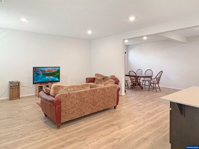 4748 Astronaut Av NE, Salem, OR 97305
