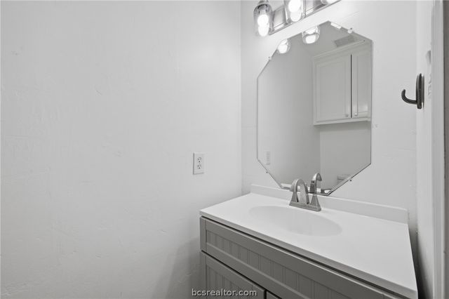 3714 Bridle Trails Court, College Station, TX 77845