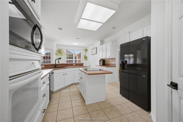 3714 Bridle Trails Court, College Station, TX 77845