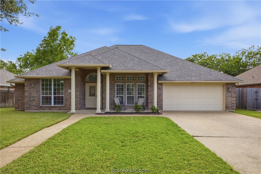3714 Bridle Trails Court, College Station, TX 77845