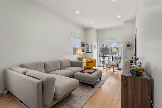 57-59 Highland Rd 57, Brookline, MA 02445