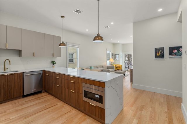 57-59 Highland Rd 57, Brookline, MA 02445