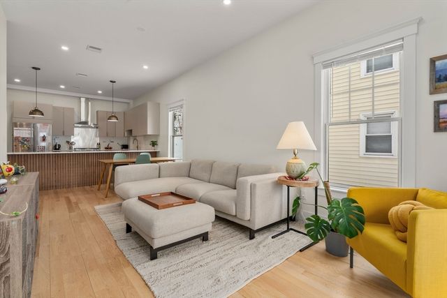 57-59 Highland Rd 57, Brookline, MA 02445