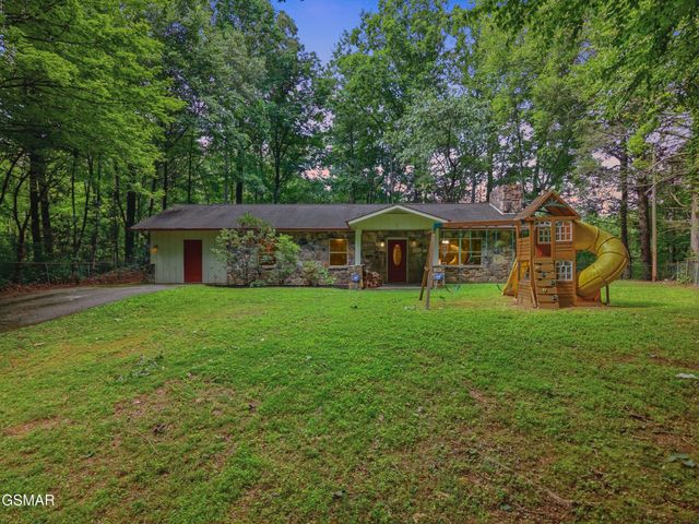 220 Seaton Drive, Gatlinburg, TN 37738
