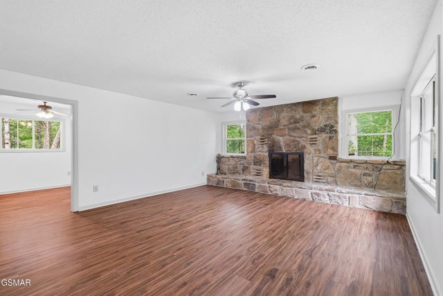 220 Seaton Drive, Gatlinburg, TN 37738