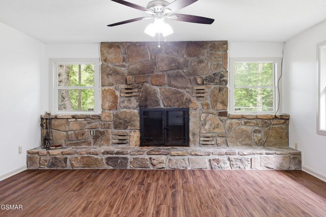 220 Seaton Drive, Gatlinburg, TN 37738