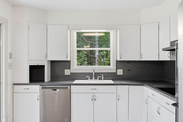 220 Seaton Drive, Gatlinburg, TN 37738