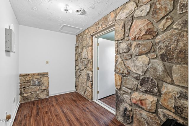 220 Seaton Drive, Gatlinburg, TN 37738