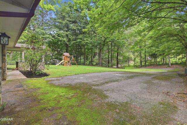 220 Seaton Drive, Gatlinburg, TN 37738
