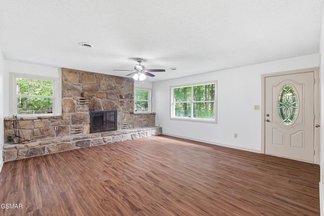 220 Seaton Drive, Gatlinburg, TN 37738