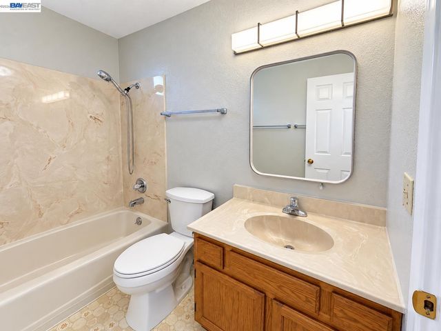 2401 Park Blvd 10, Oakland, CA 94606