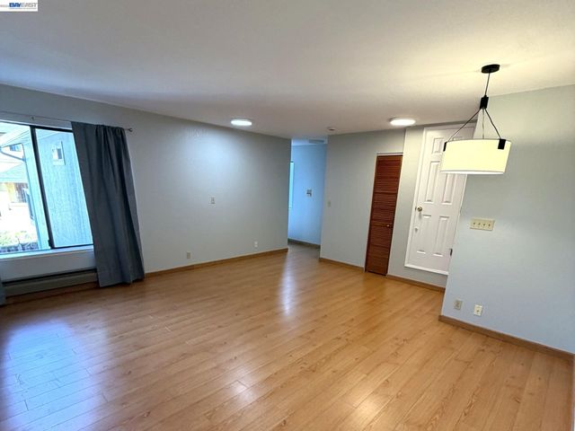 2401 Park Blvd 10, Oakland, CA 94606