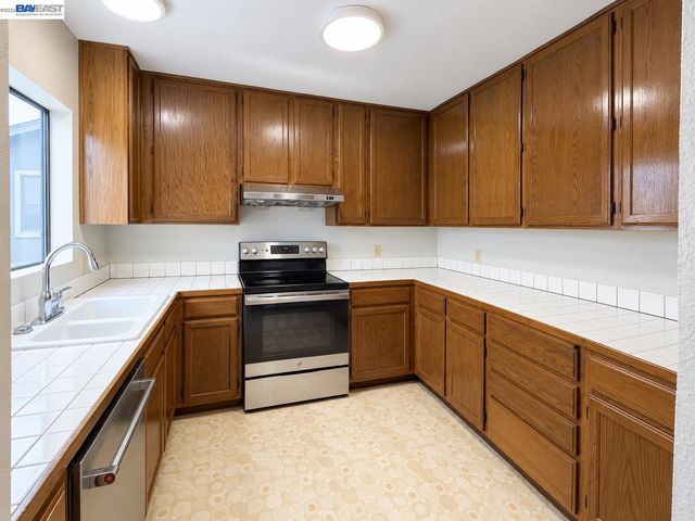 2401 Park Blvd 10, Oakland, CA 94606