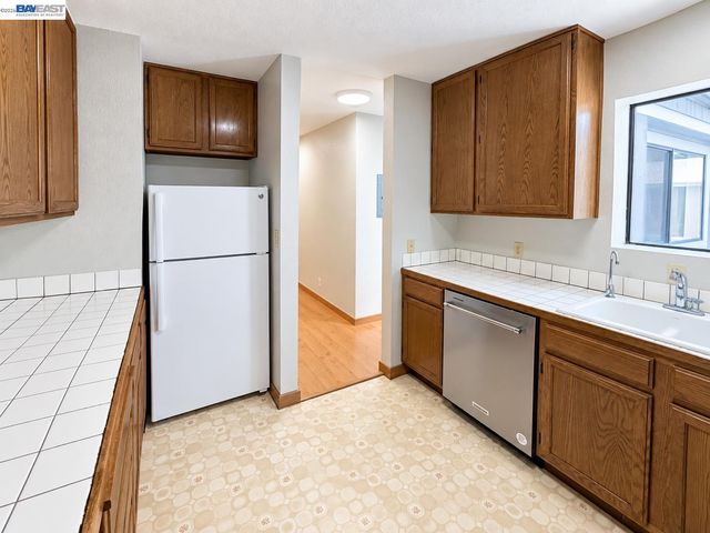 2401 Park Blvd 10, Oakland, CA 94606