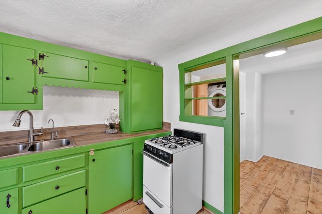 1564 Navajo Drive, Santa Fe, NM 87505
