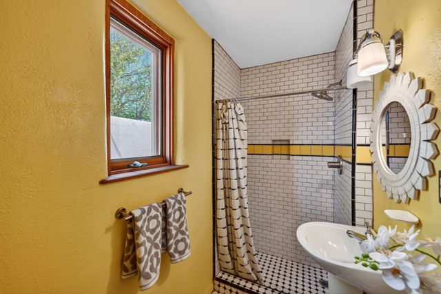 1564 Navajo Drive, Santa Fe, NM 87505
