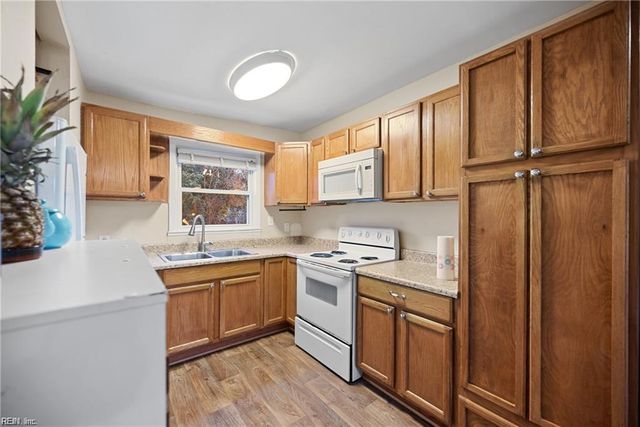 911 Holly AVE, Chesapeake, VA 23324