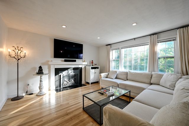 26 Brookside Ave, Lexington, MA 02421