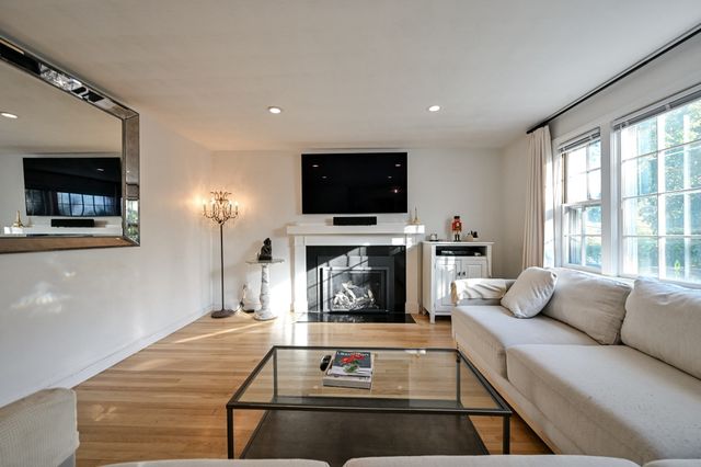 26 Brookside Ave, Lexington, MA 02421