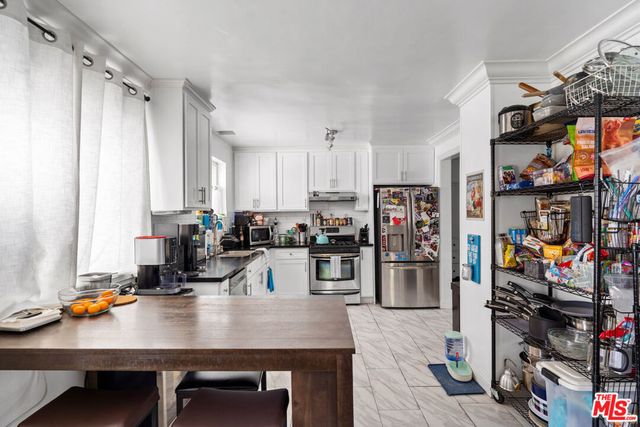 1122 S Sycamore Avenue, Los Angeles, CA 90019