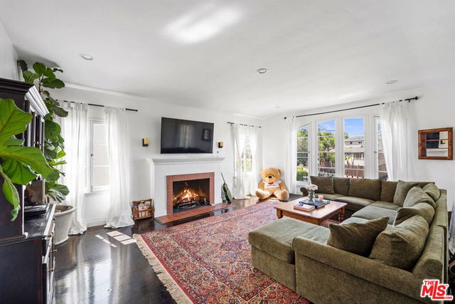 1122 S Sycamore Avenue, Los Angeles, CA 90019